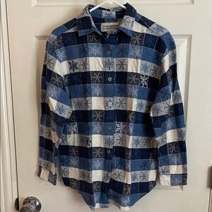 Dress Barn Blue and White Snowflake Shirt Winter